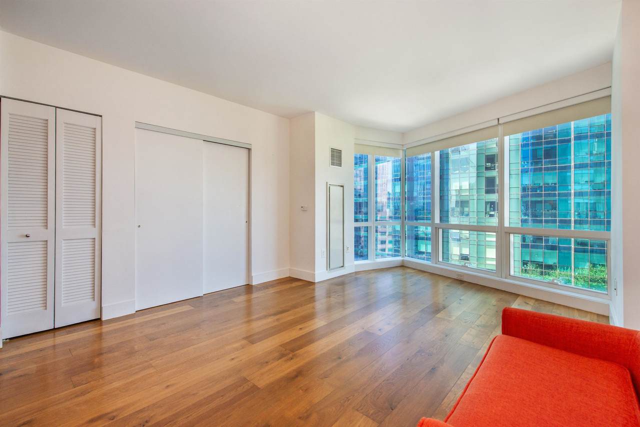 77 Hudson St - Photo 1