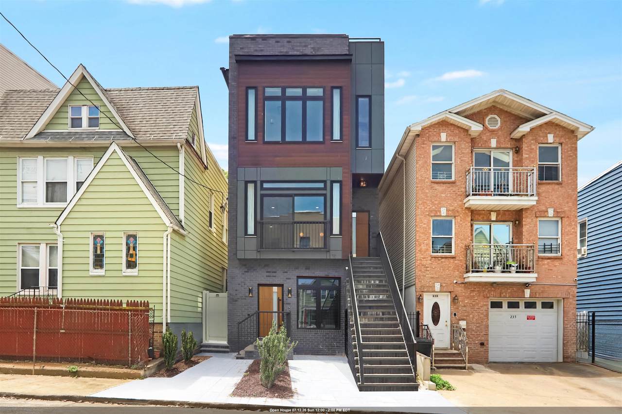 231 Clinton Ave - Photo 1