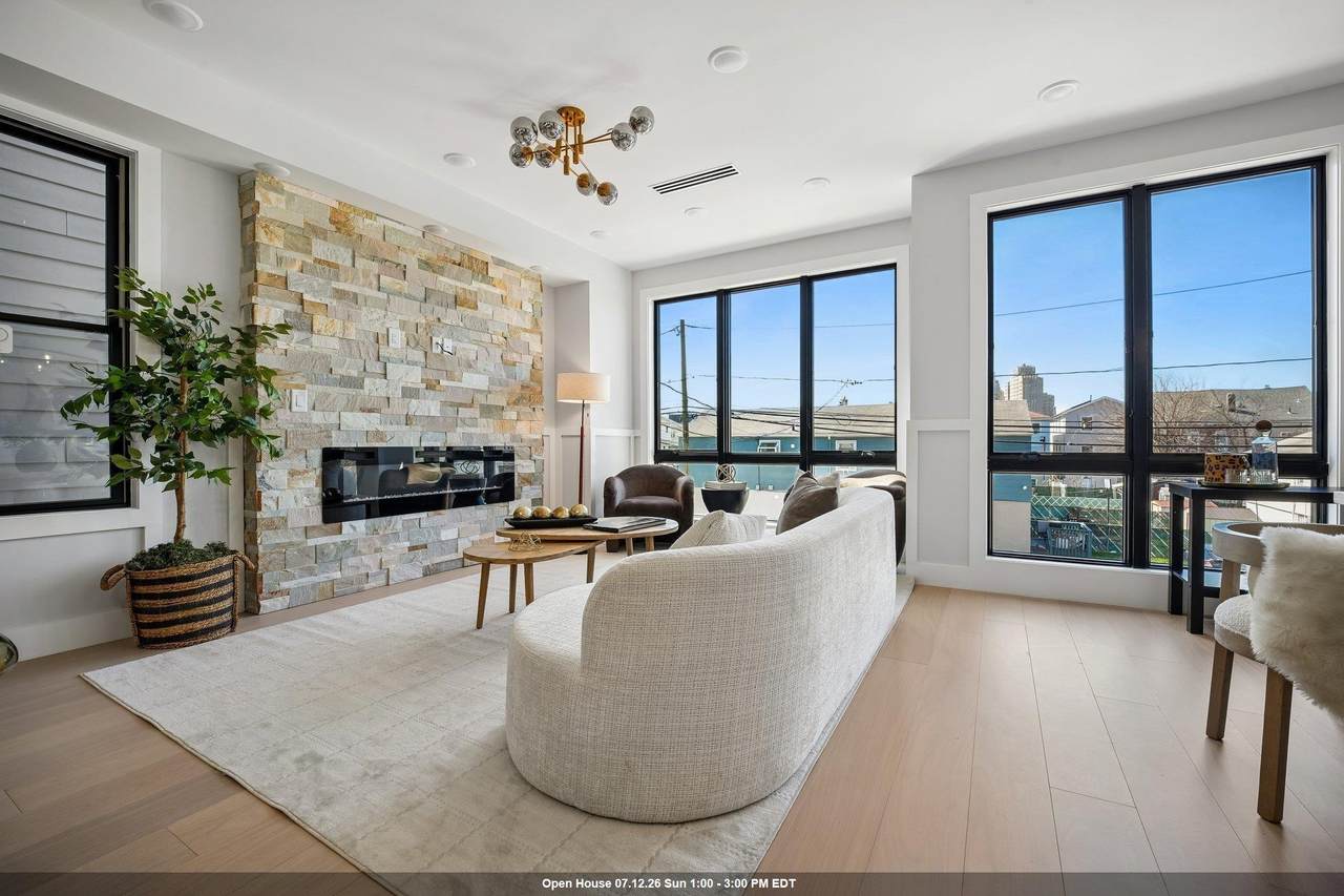 6 Elizabeth St - Photo 1