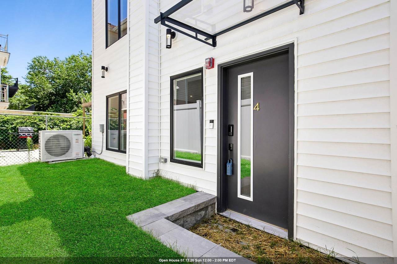 105 Laidlaw Ave - Photo 1