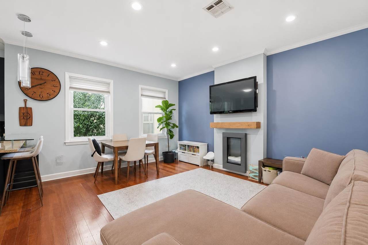 620 38TH ST - Photo 1