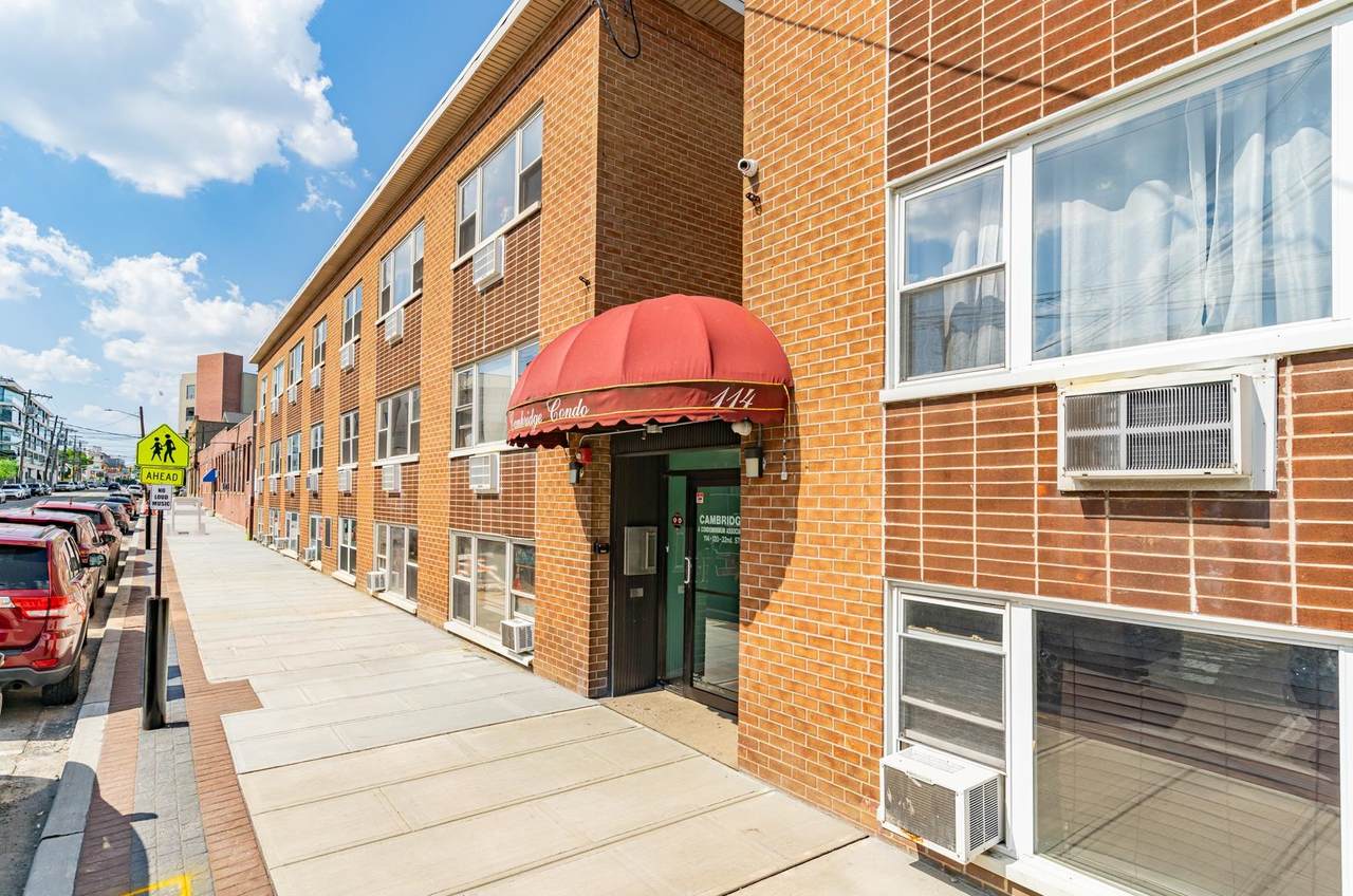 120 32ND ST - Photo 1