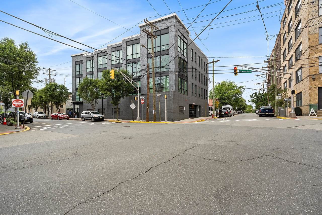 1601 Manhattan Ave - Photo 1