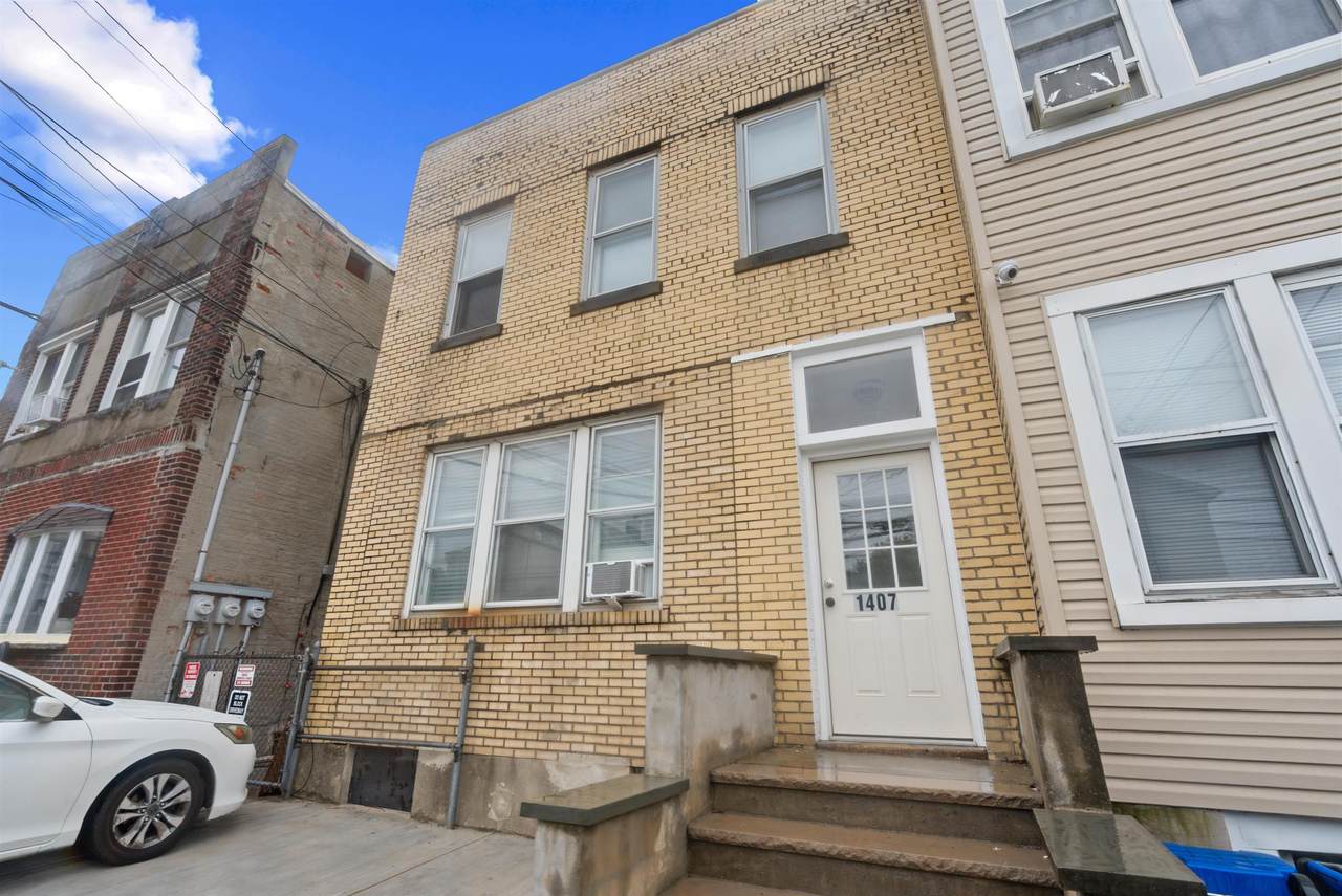 1407 43RD ST - Photo 1