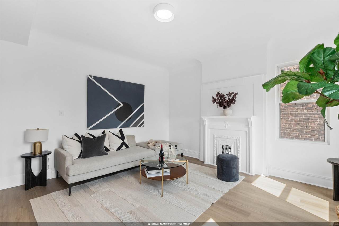 292 Forrest St - Photo 1