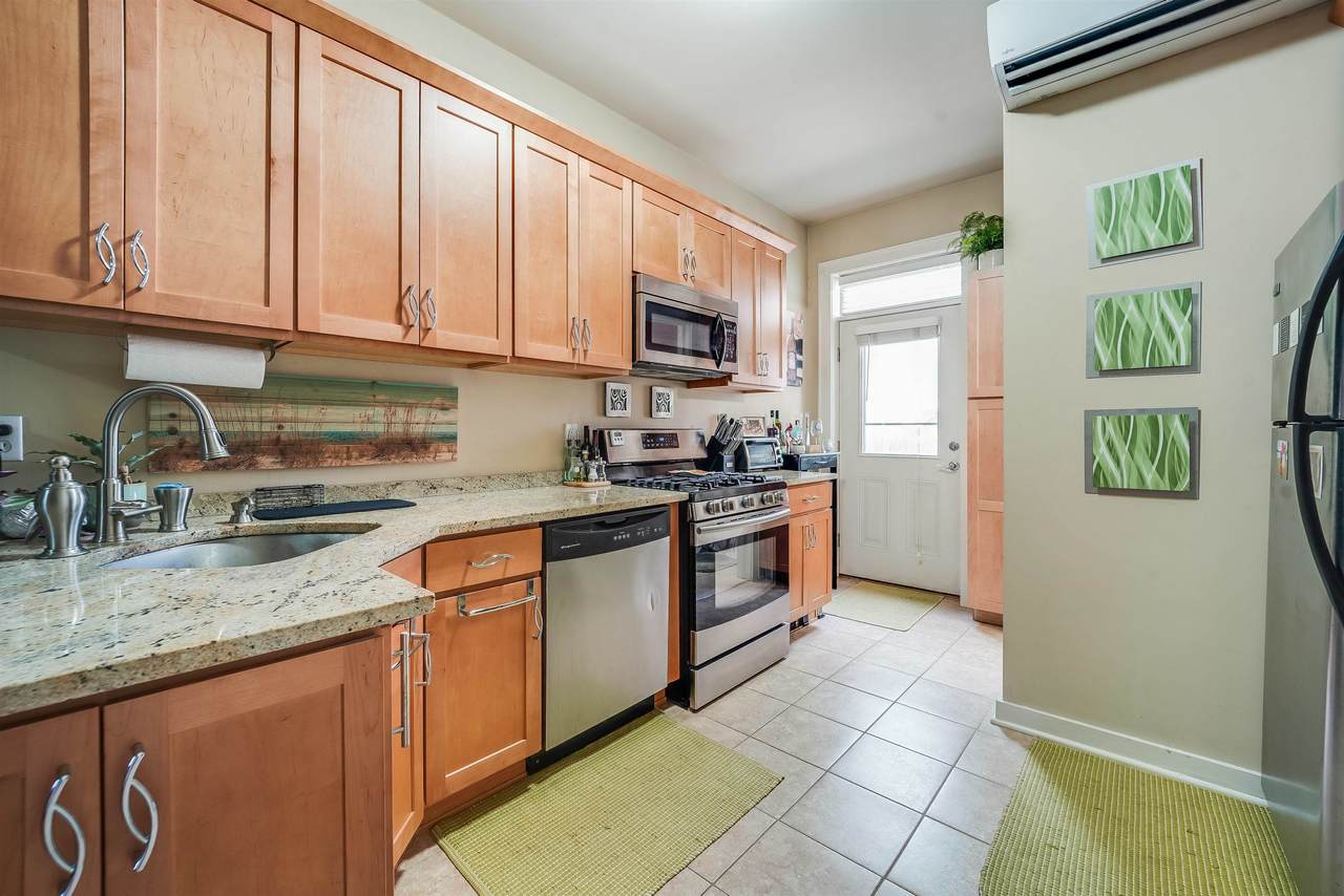 422 Bloomfield St - Photo 1