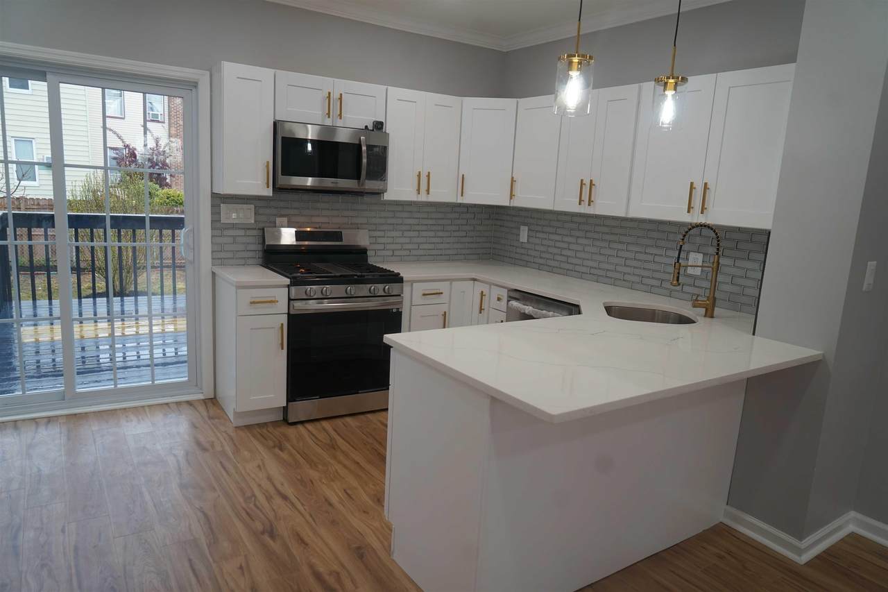 318 2ND ST - Photo 1