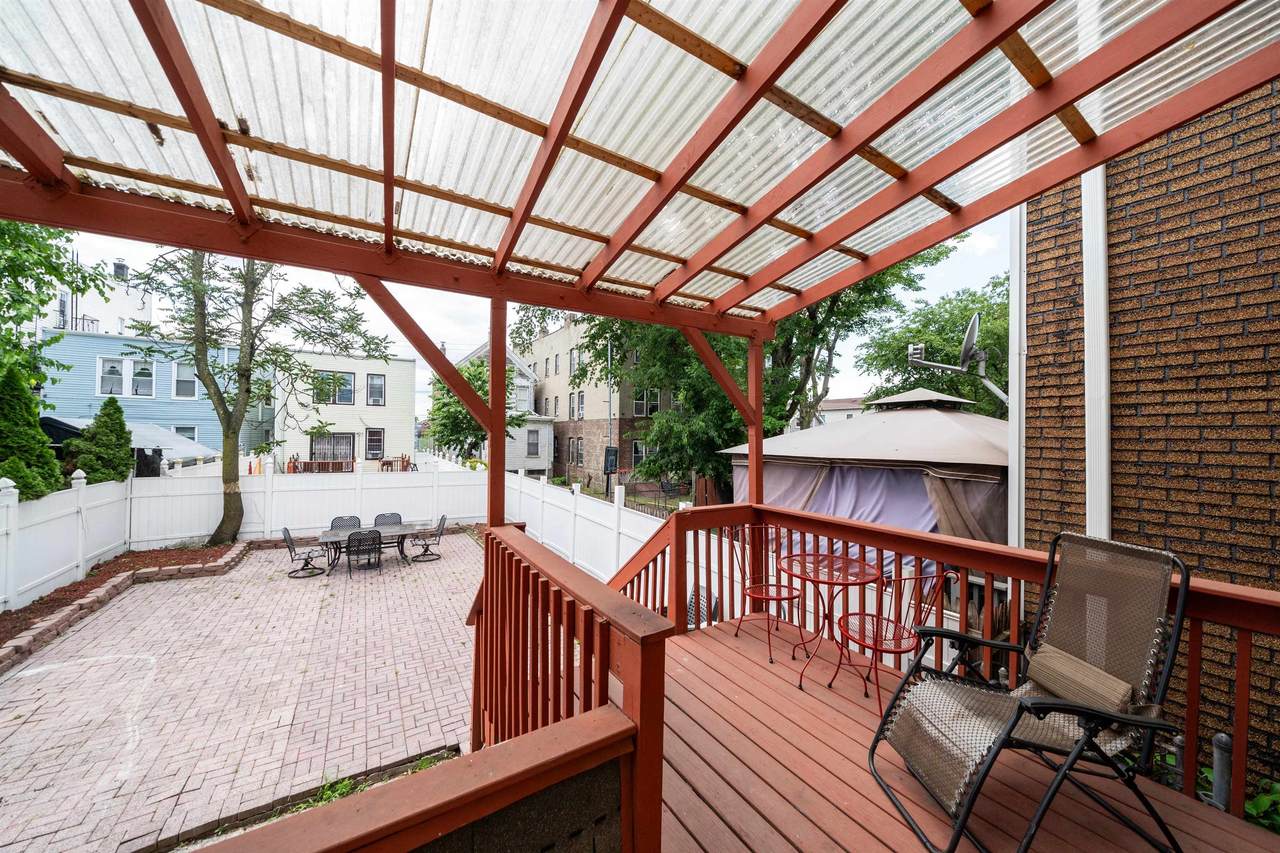 185 Neptune Ave - Photo 1