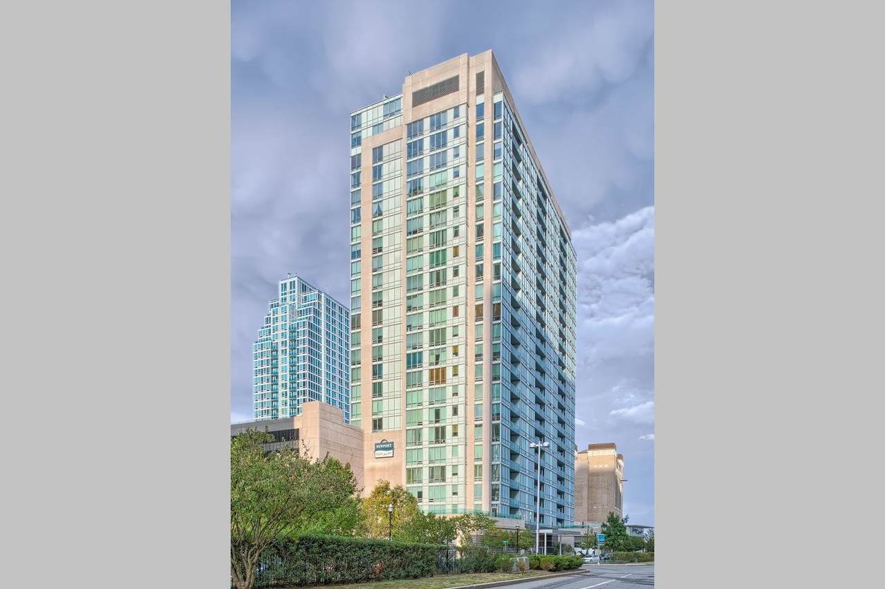 20 Newport Parkway - Photo 1