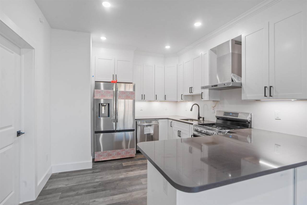 521 10TH ST - Photo 1