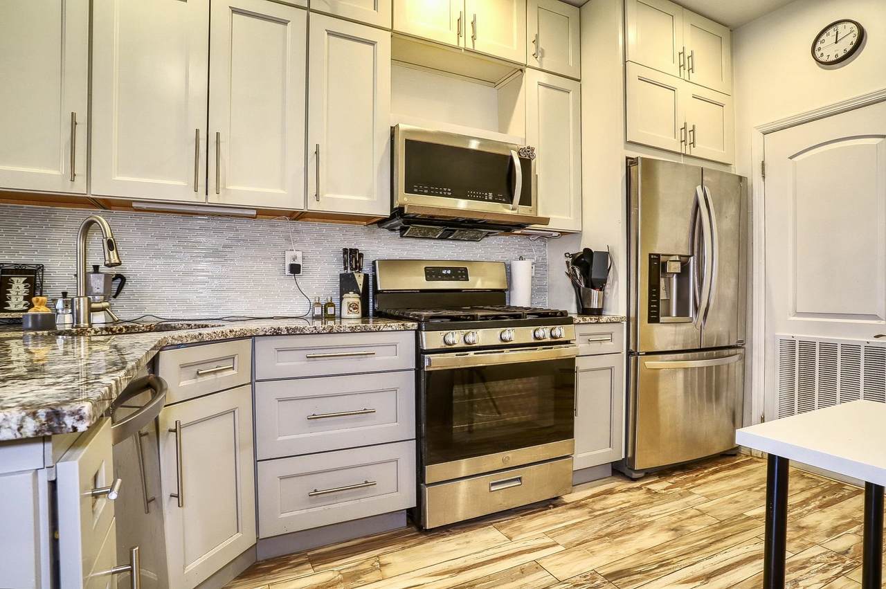 70 Park Ave - Photo 1