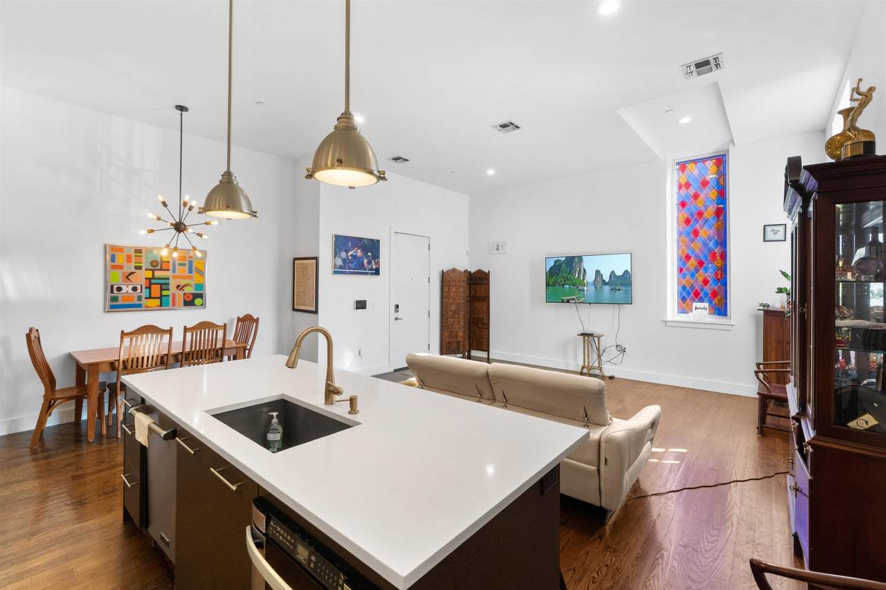 304 Pavonia Ave - Photo 1