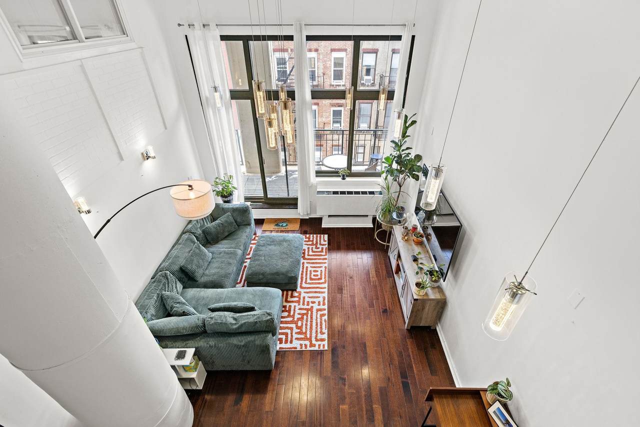 205 10TH ST - Photo 1