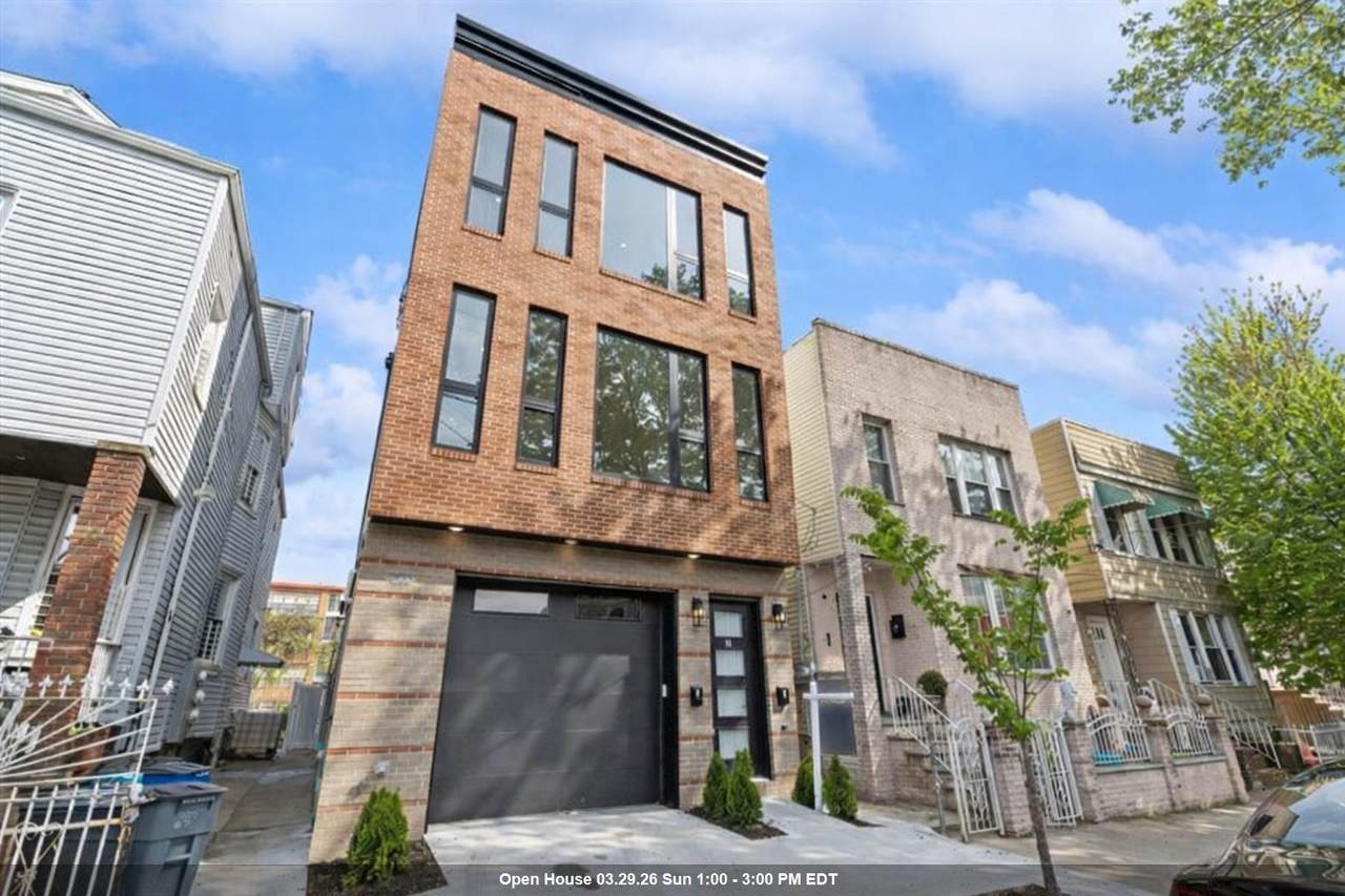 220 Freeman Ave - Photo 1