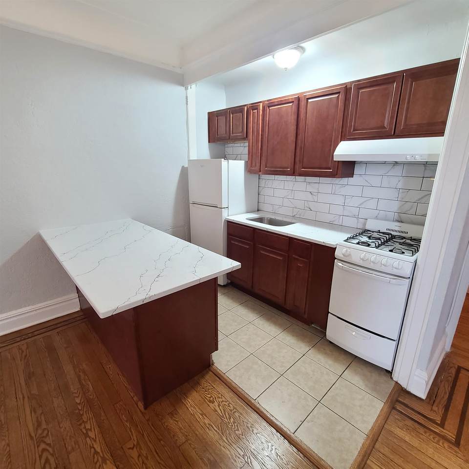 6015 Blvd East - Photo 1