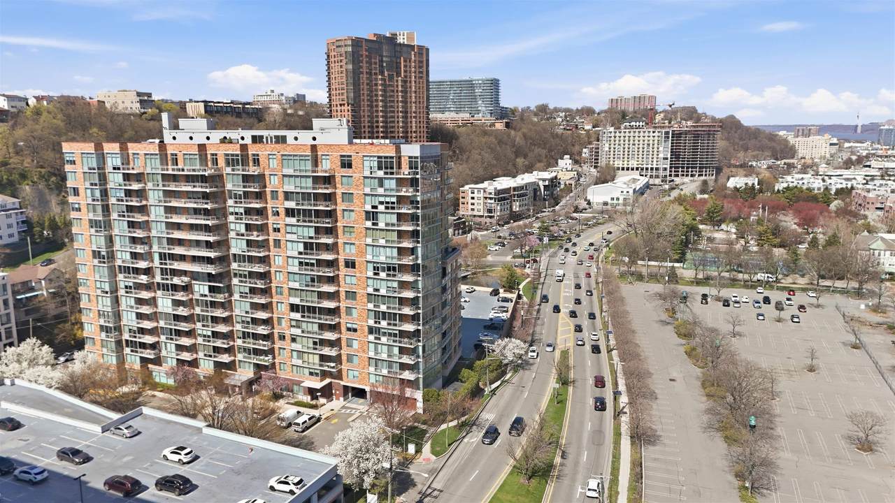 1008 Hudson Park - Photo 1