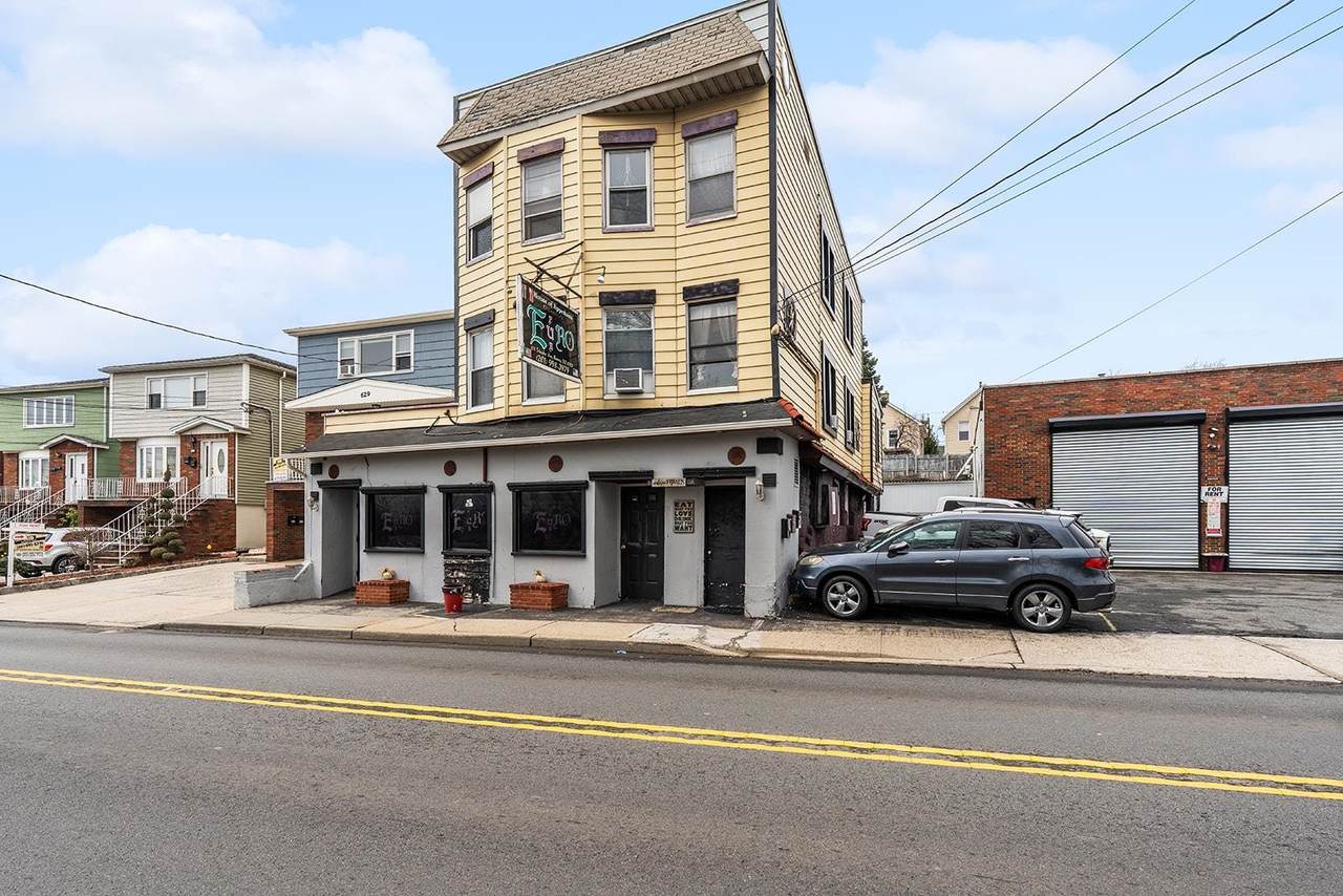 631 Schuyler Ave - Photo 1