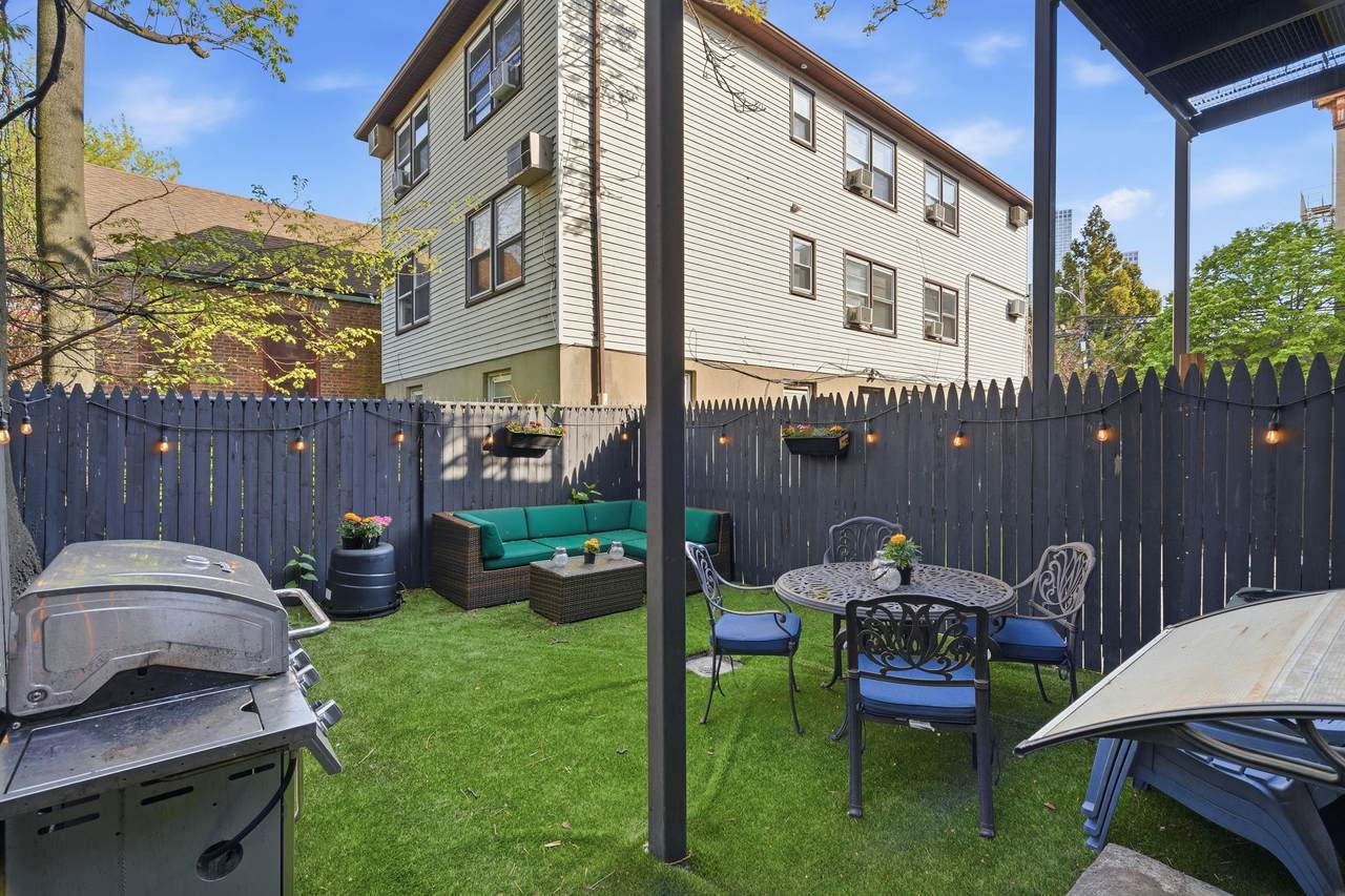 684 Summit Ave - Photo 1
