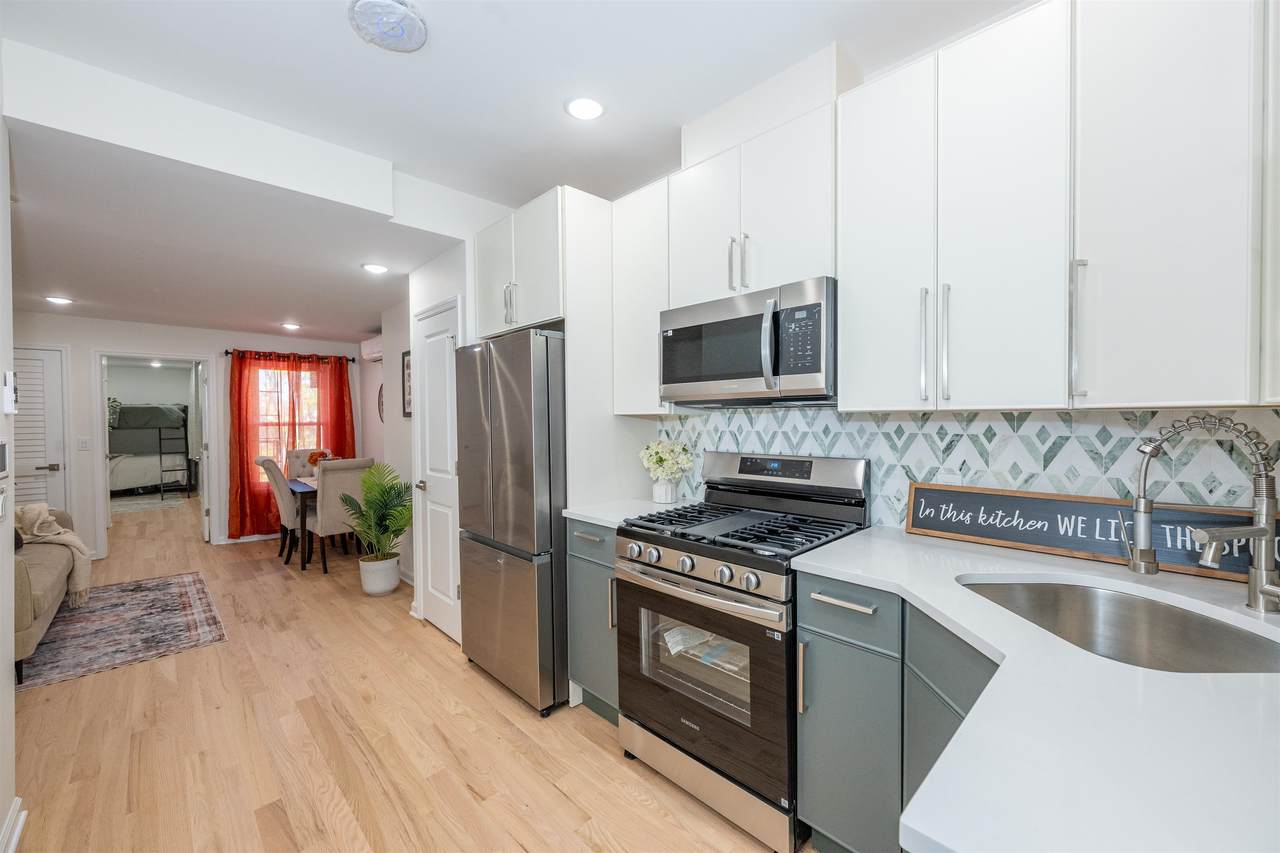 38 Zabriskie St - Photo 1