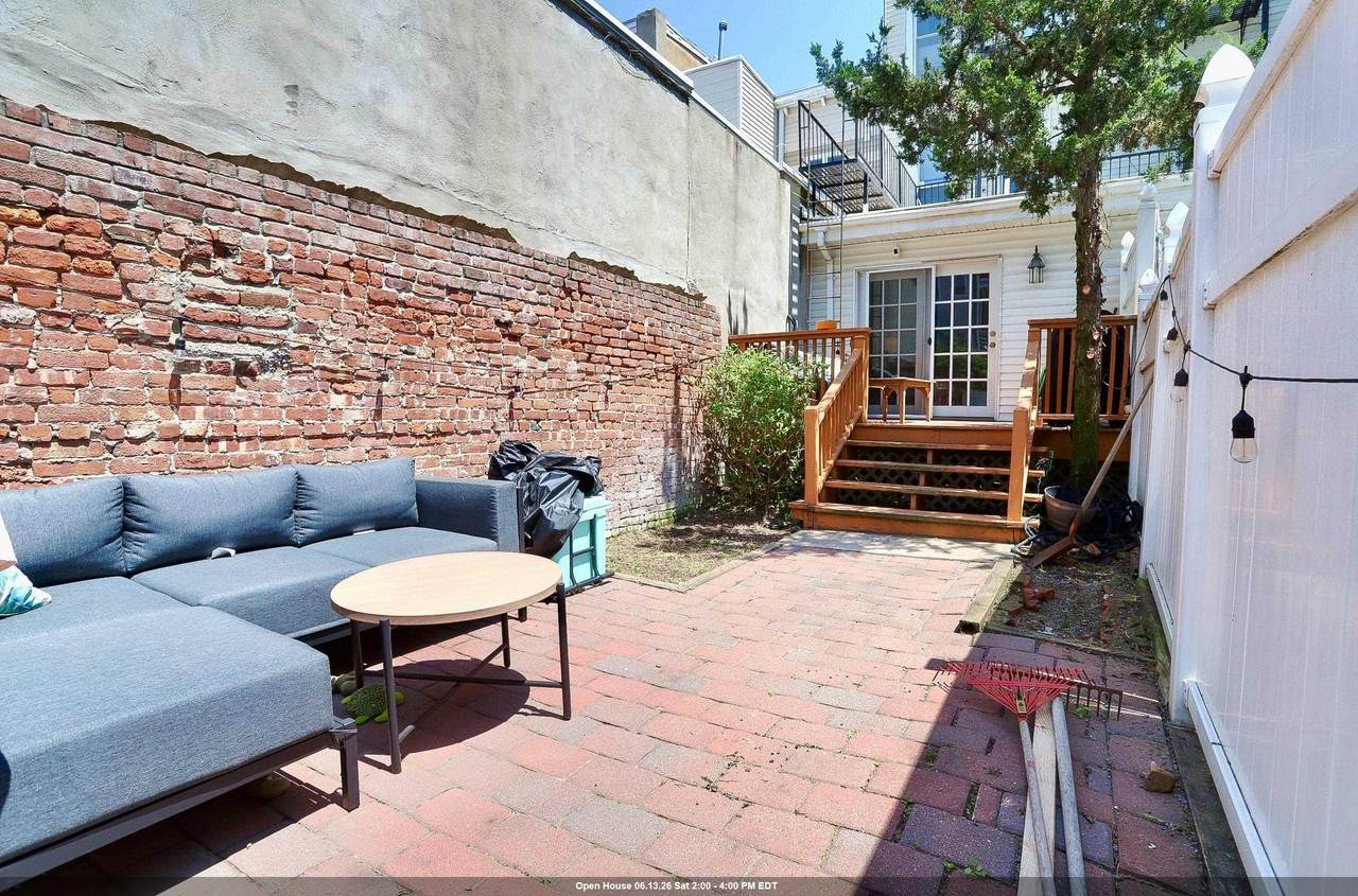 410 Adams St - Photo 1