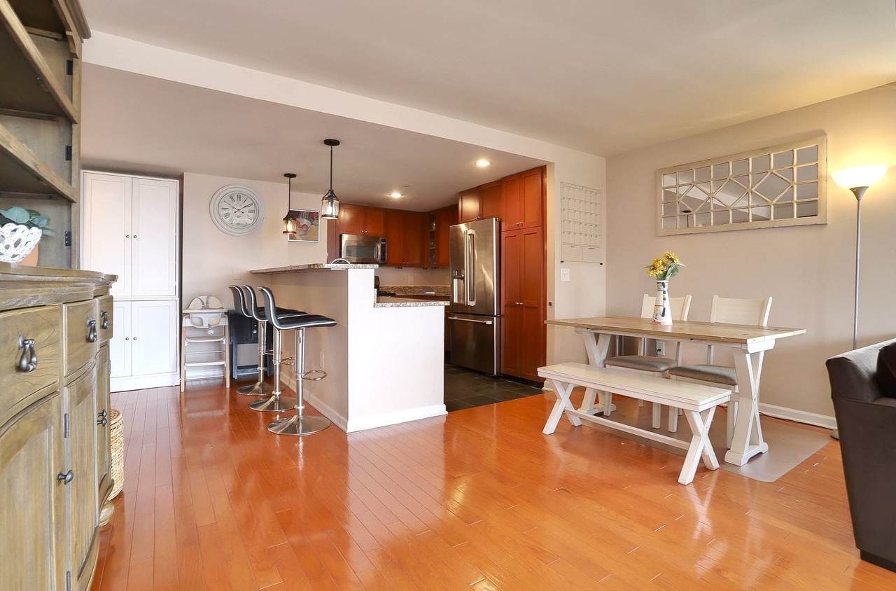 700 Grove St - Photo 1
