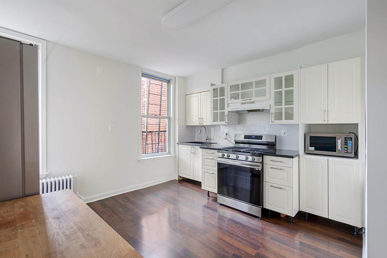 67 Franklin St - Photo 1