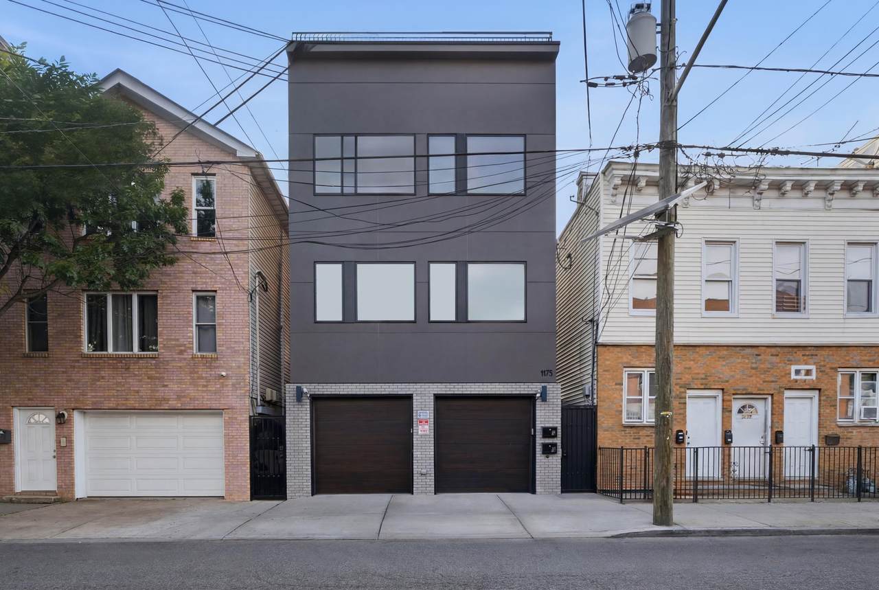 1175 Summit Ave - Photo 1