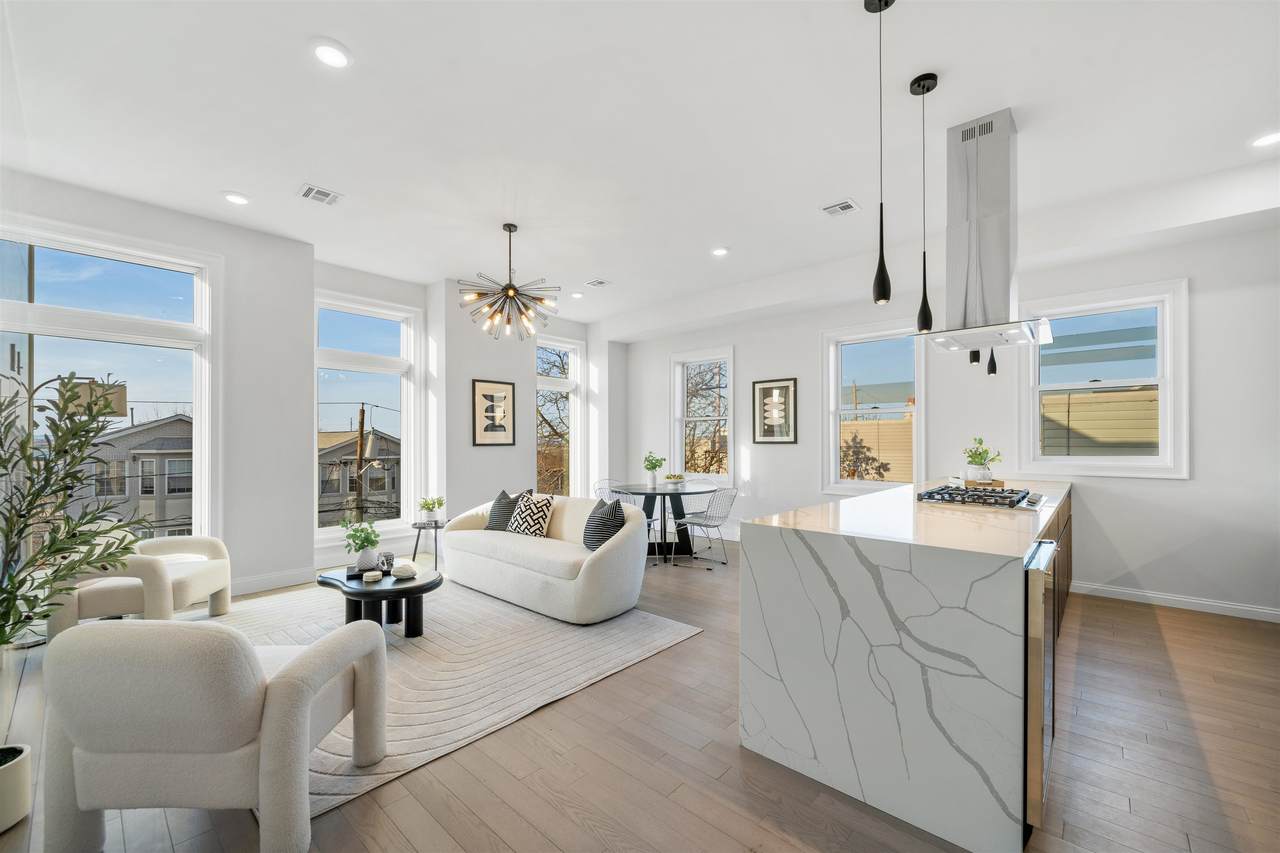 272 Terrace Ave - Photo 1