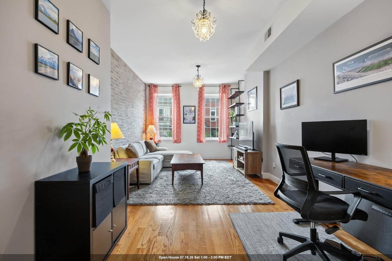 149 Webster Ave - Photo 1