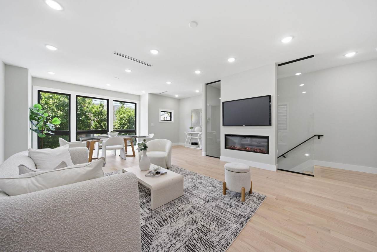 24 Lincoln St - Photo 1