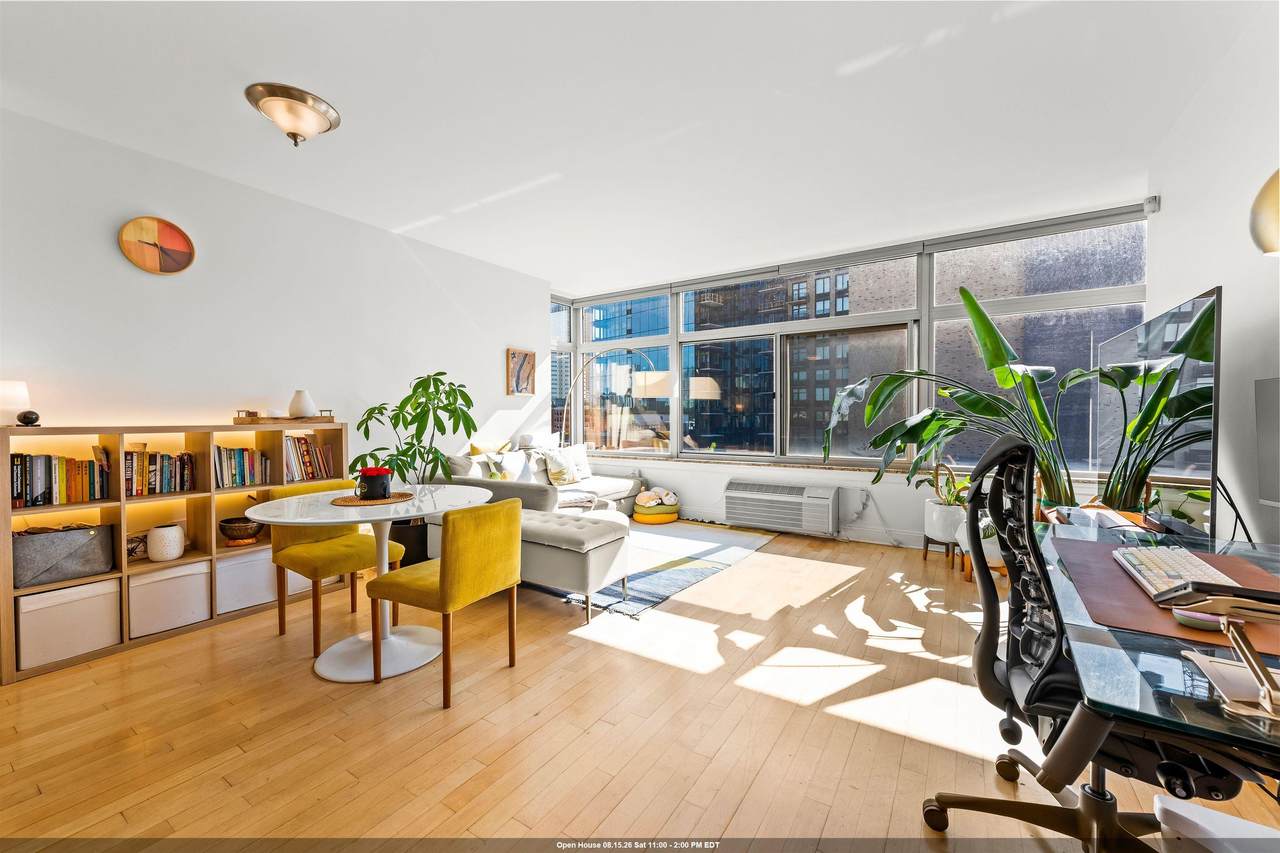 10 Regent St - Photo 1