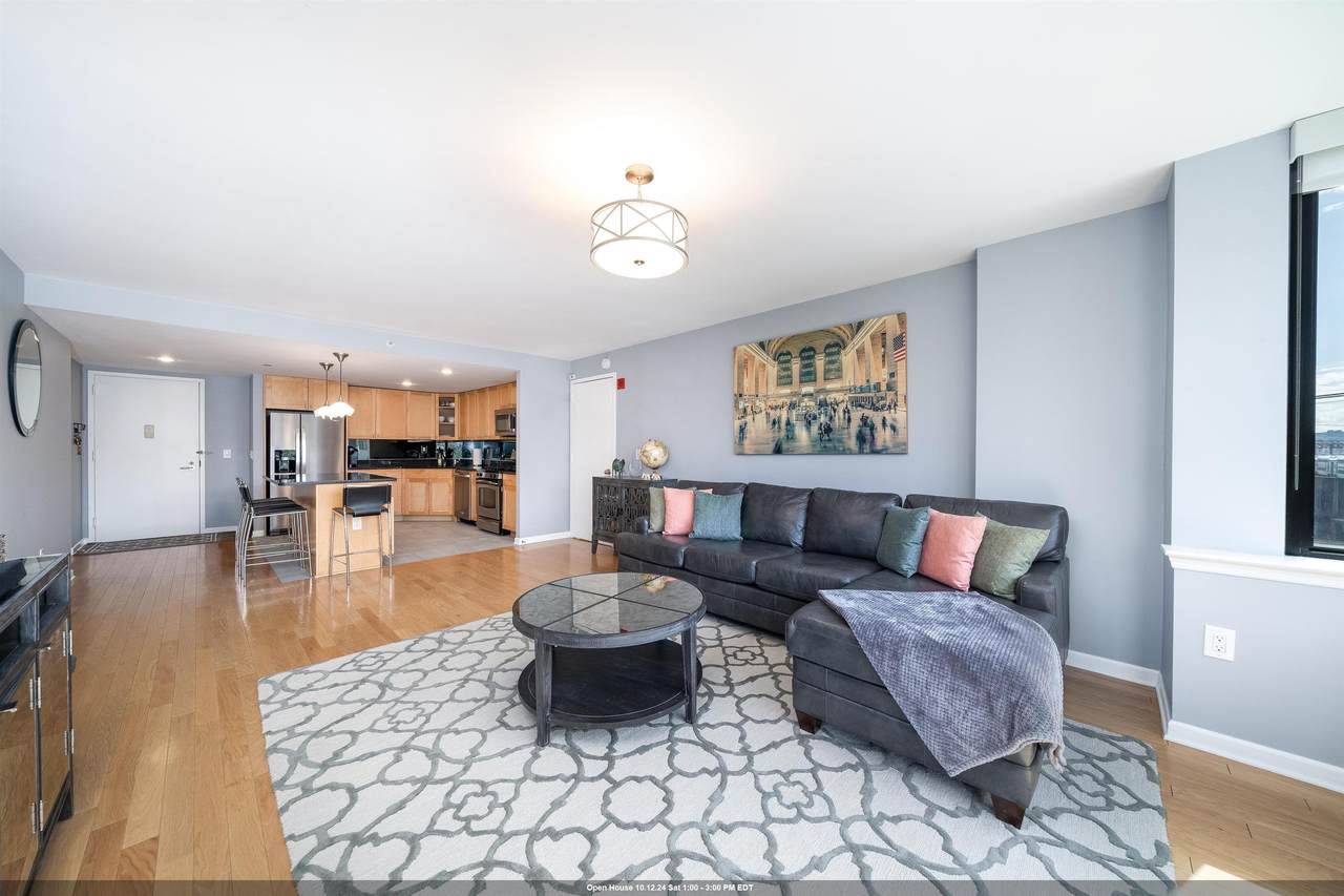 700 Grove St - Photo 1