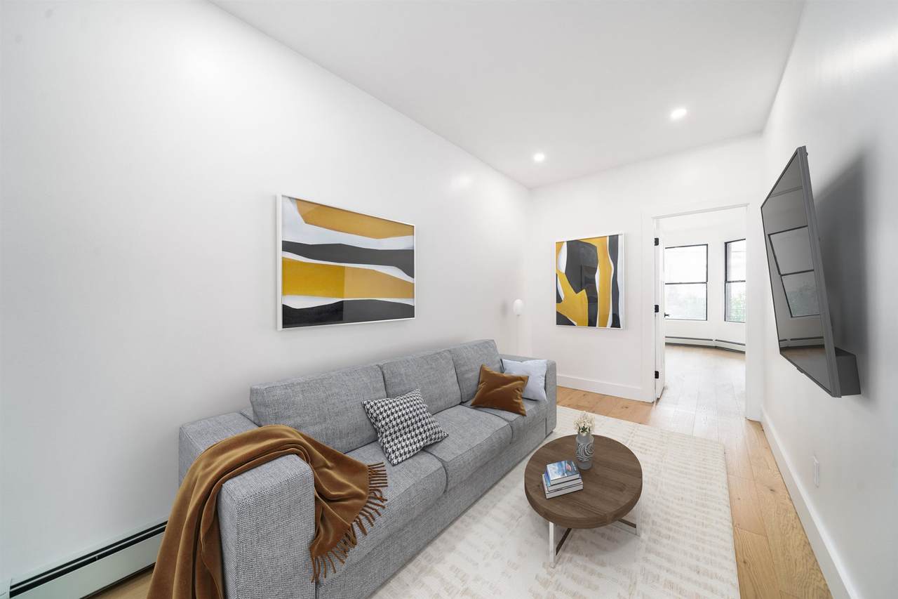 138 Leonard St - Photo 1