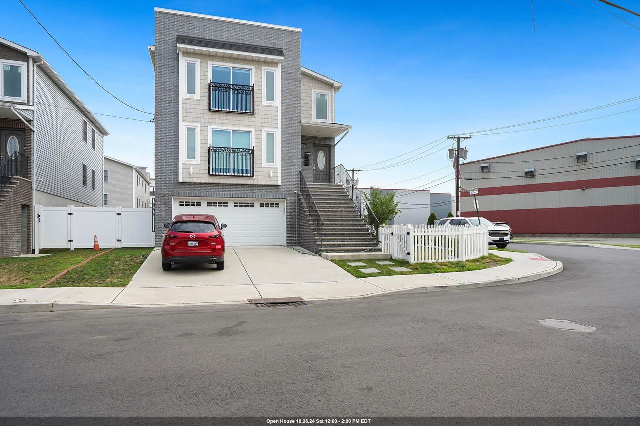 265 Dukes St - Photo 1