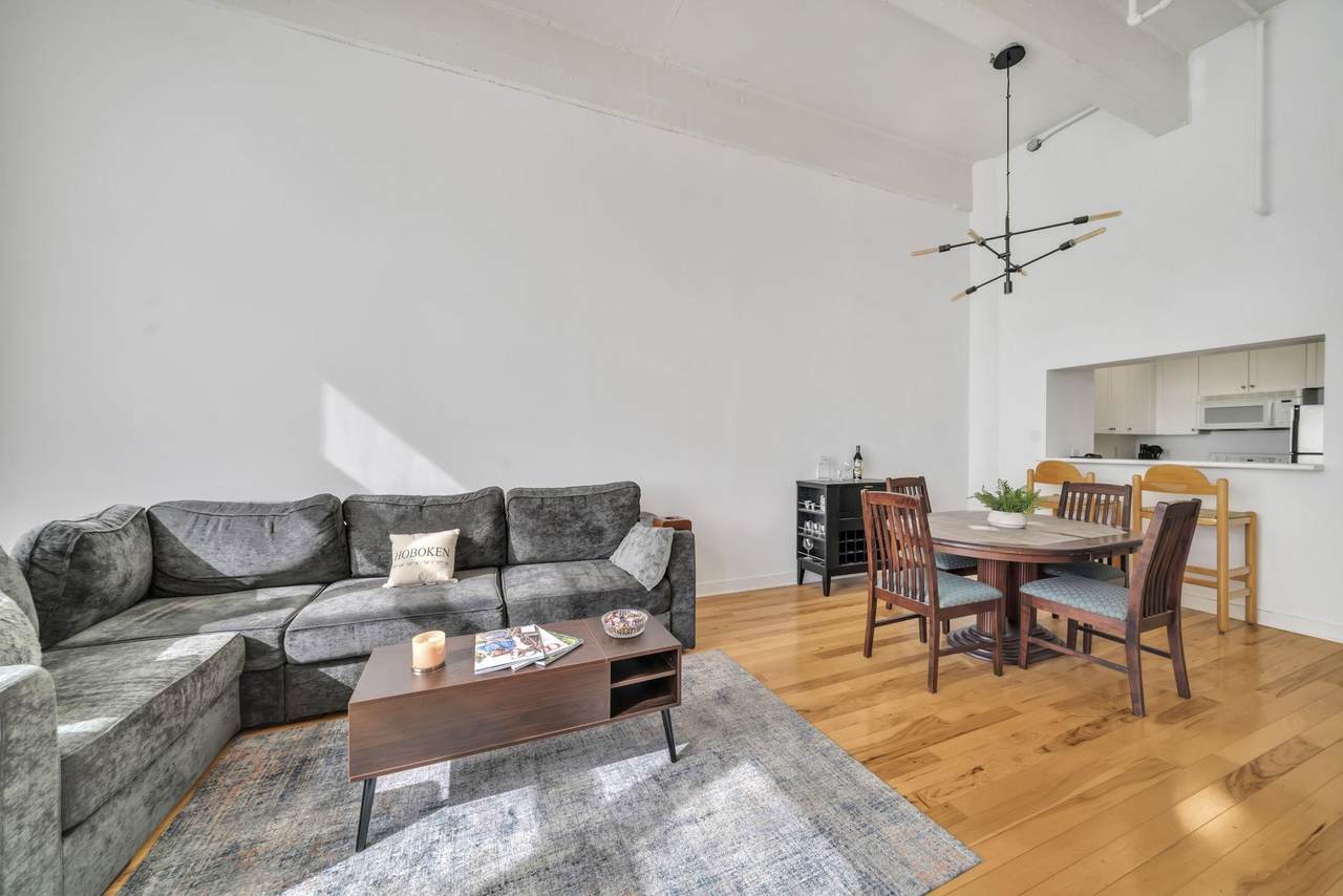 1500 Hudson St - Photo 1