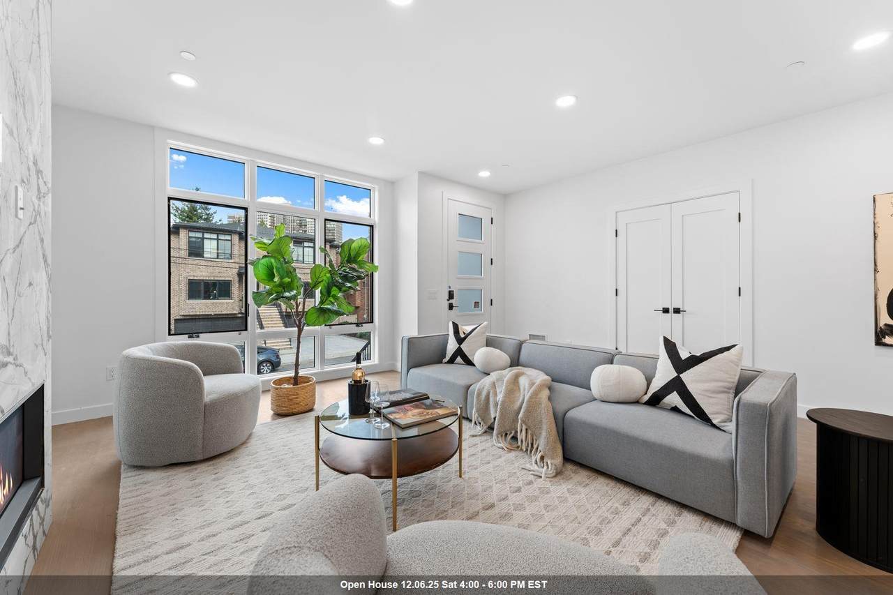 230 Grant Ave - Photo 1