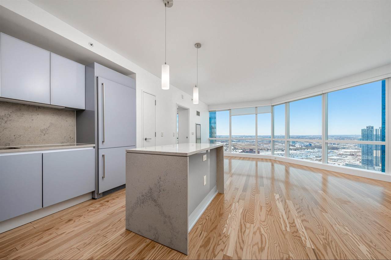 77 Hudson St - Photo 1