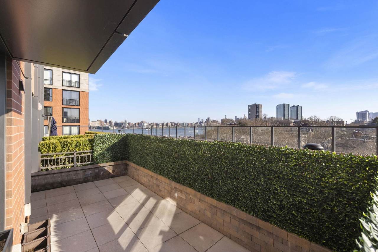 1000 Maxwell Lane - Photo 1