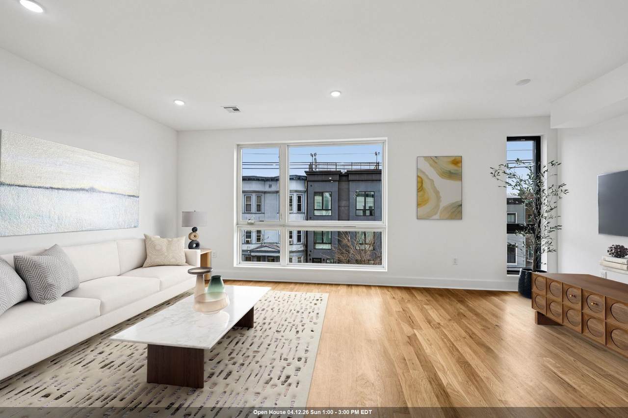1003 Summit Ave - Photo 1