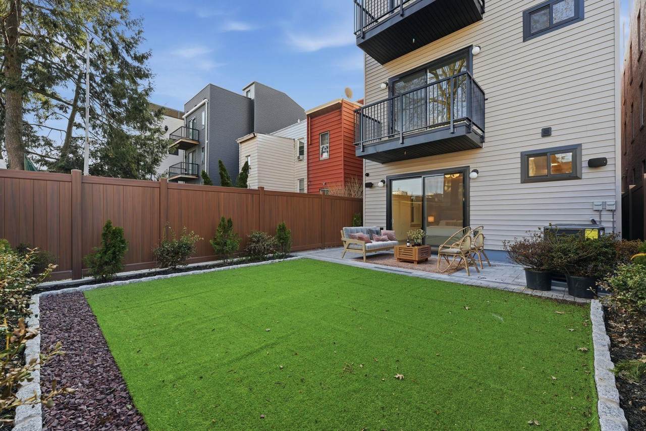 206 Sherman Ave - Photo 1