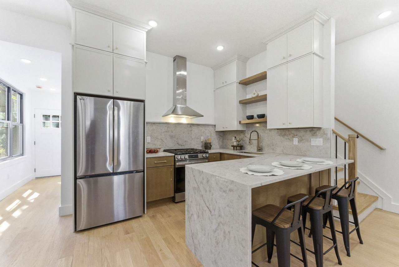 113 Oak St - Photo 1