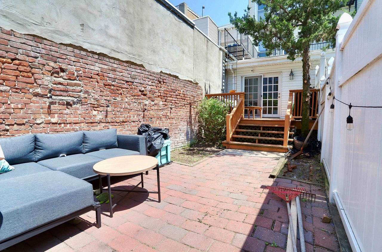 410 Adams St - Photo 1