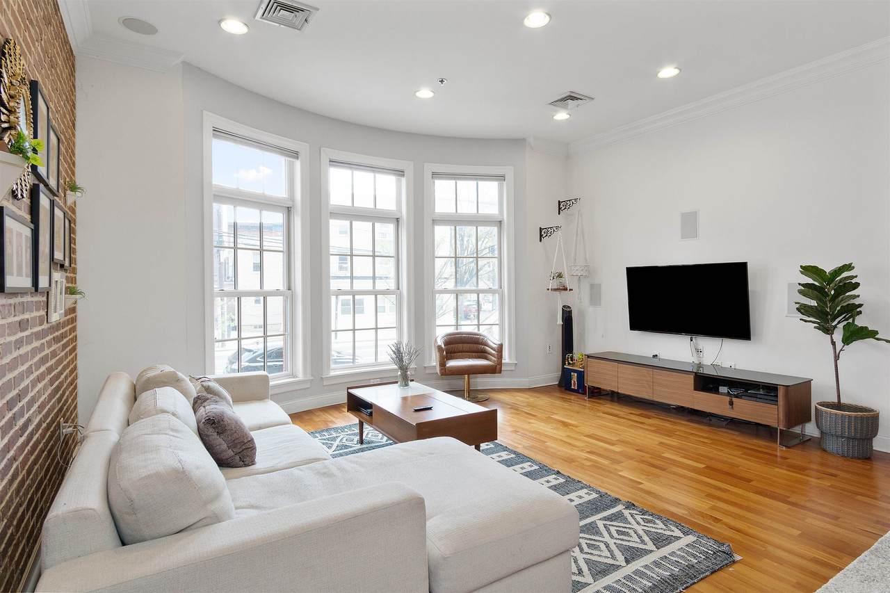 301 Grand St - Photo 1
