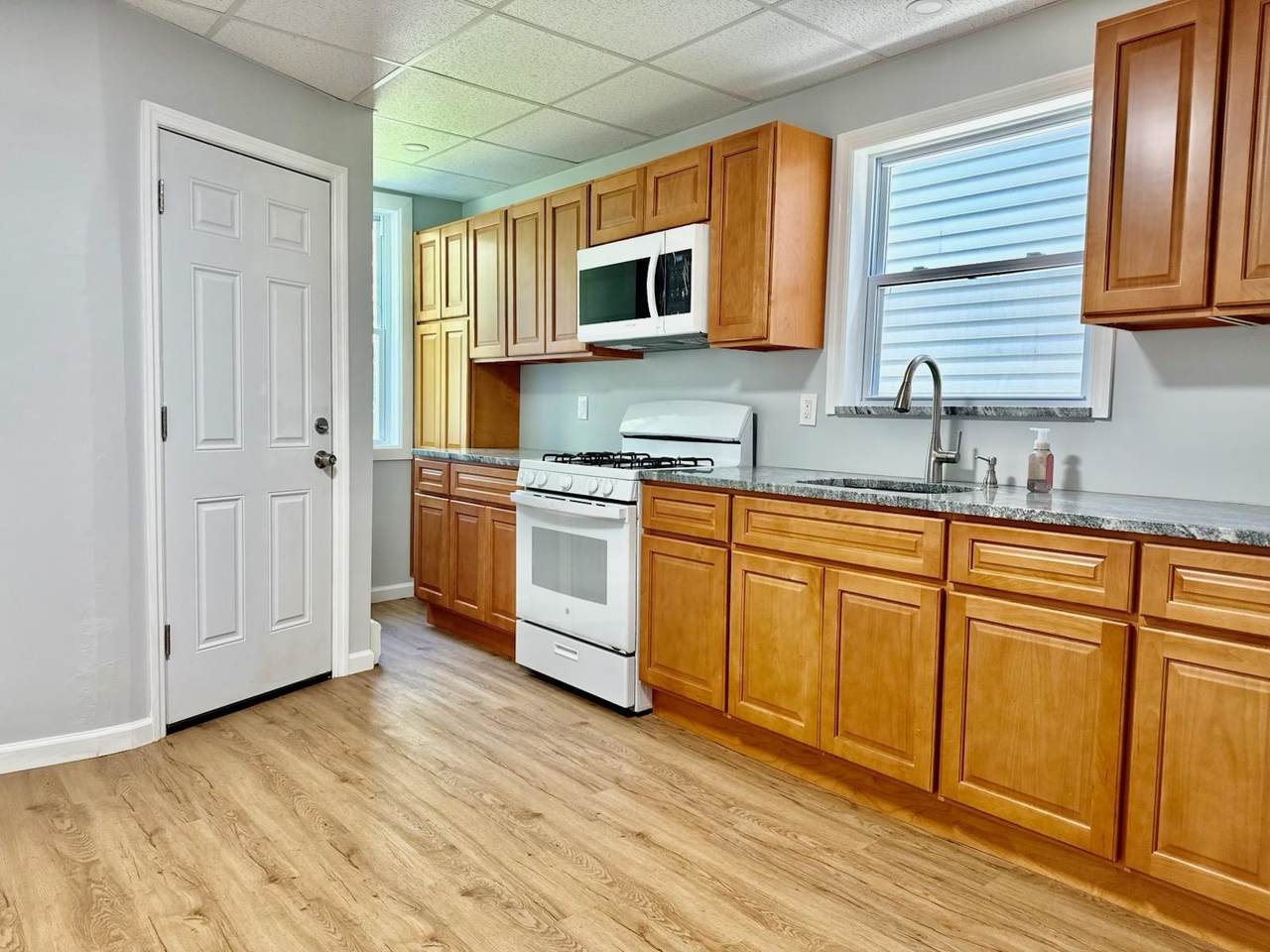 19 Baldwin Ave - Photo 1