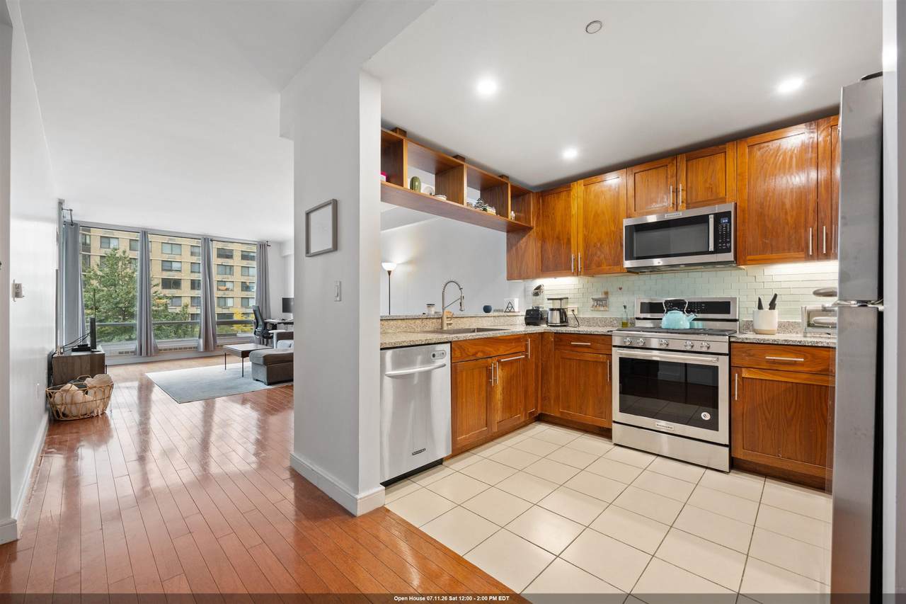20 Newport Parkway - Photo 1