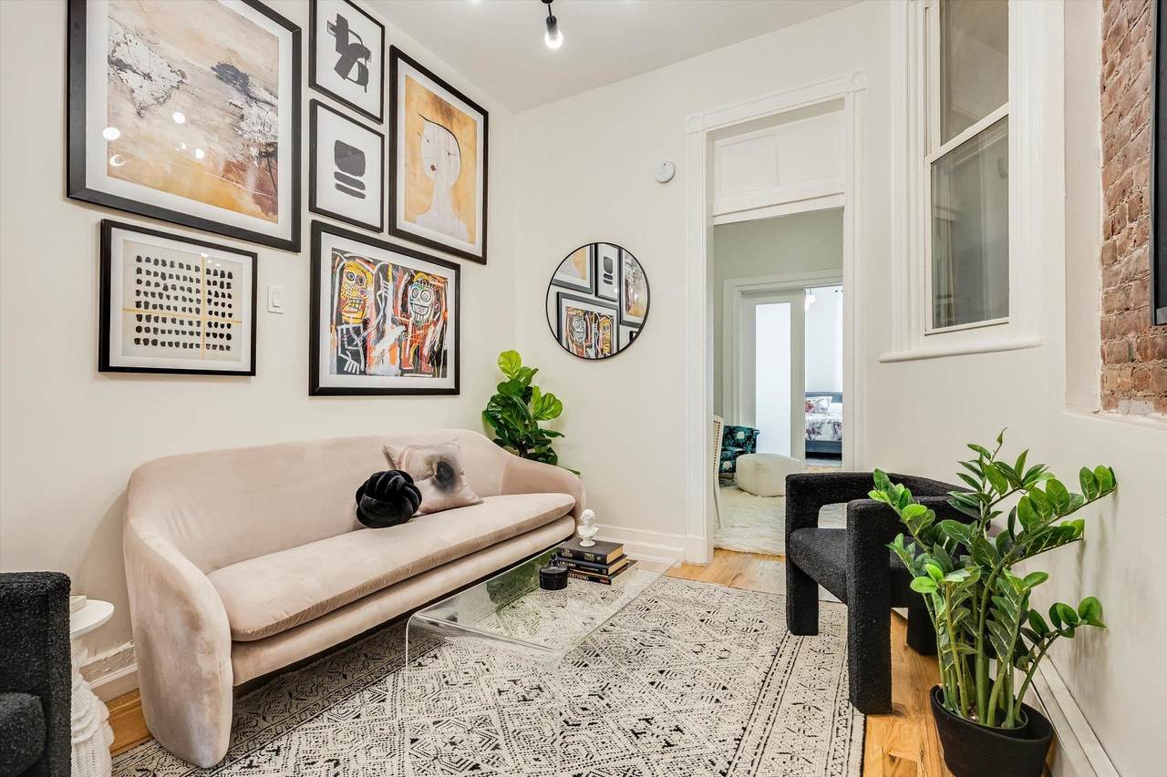 147 New York Ave - Photo 1