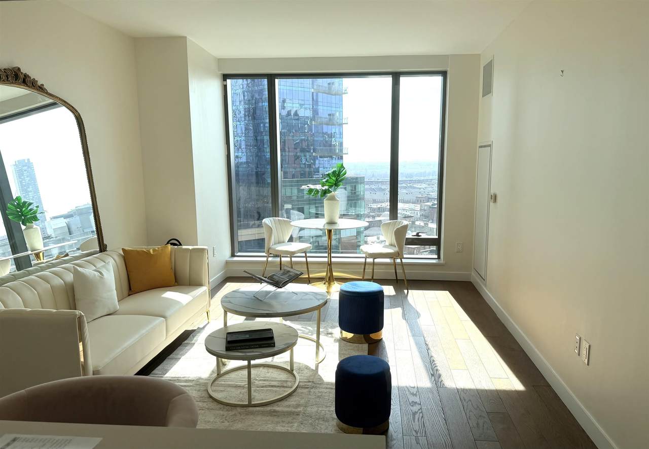 99 Hudson St - Photo 1