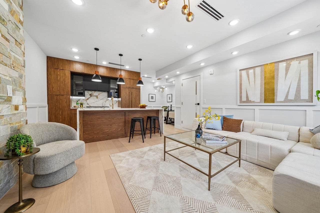33 Bleecker St - Photo 1