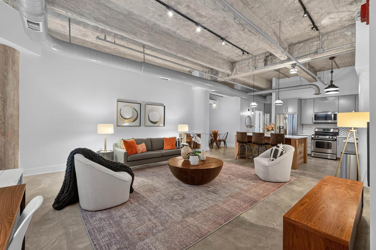 140 Bay St - Photo 1