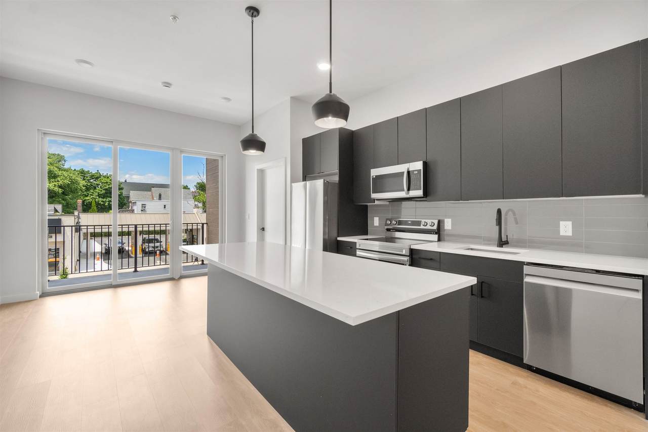 952 Broadway - Photo 1